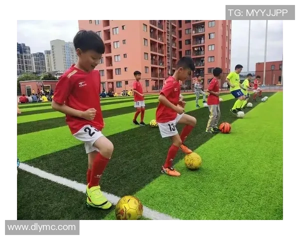 教足球操提升青少年身体素质与团队合作能力的有效方法与实践探讨